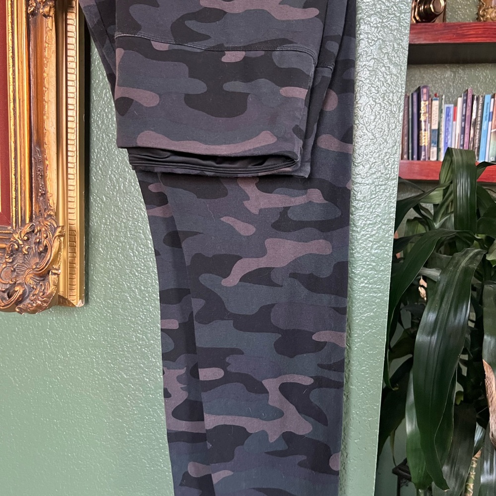 Natural Reflections Camouflage Leggings - Black and Brown